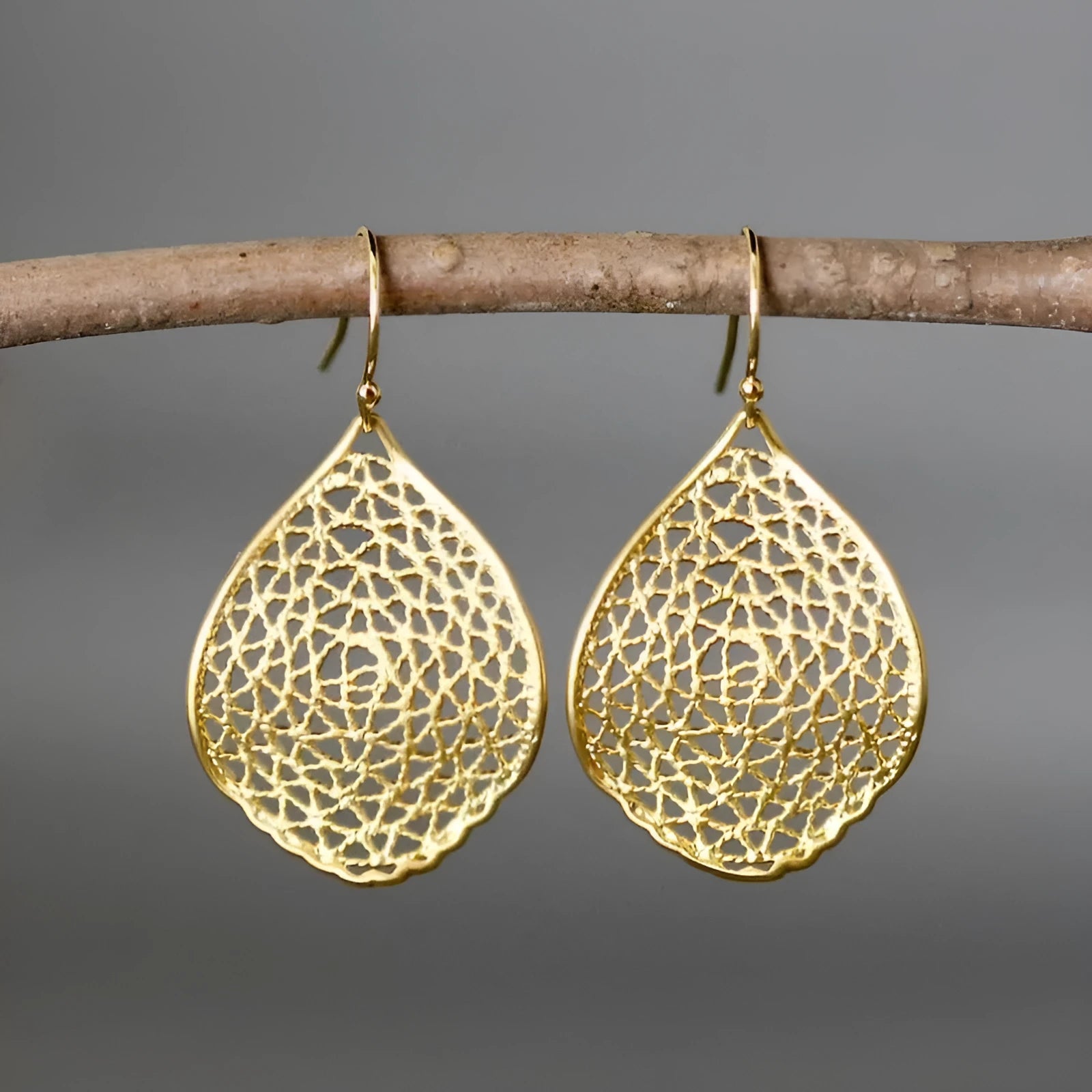 Gold retro leaf hollow pendant earrings with drop-shaped vintage design