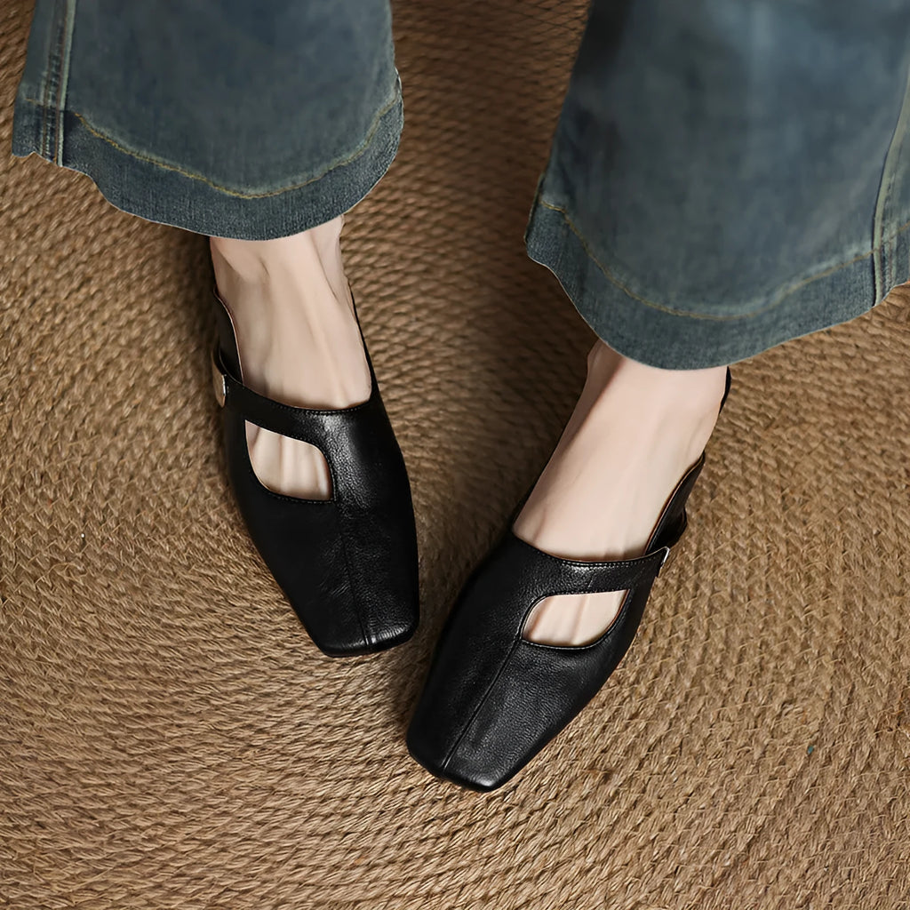 Casual square-toe outdoor slippers in beige with a low heel and rubber sole.
