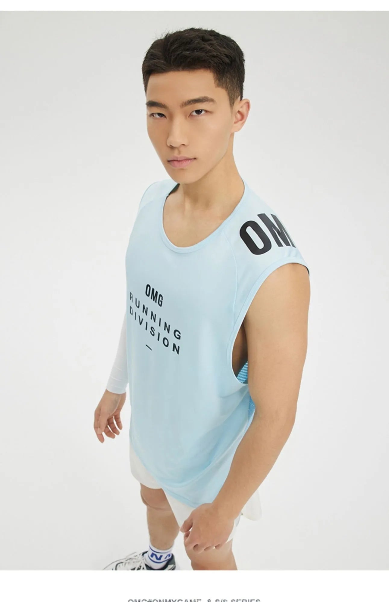 Man wearing a loose-fit light grey ice silk sports vest for fitness.
