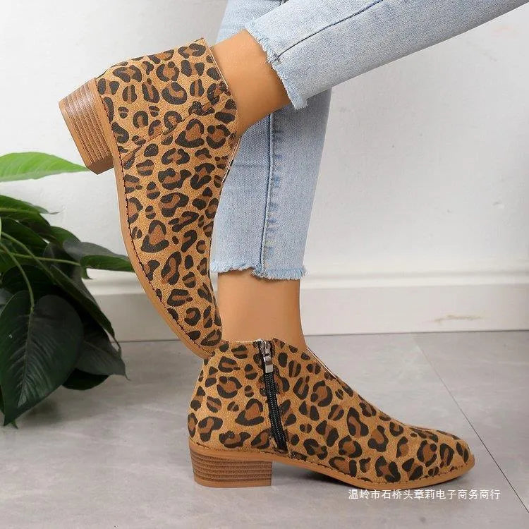 V Cut Chelsea women's chunky heel pointed ankle boots in solid colour, side zipper, artificial PU upper, rubber sole
