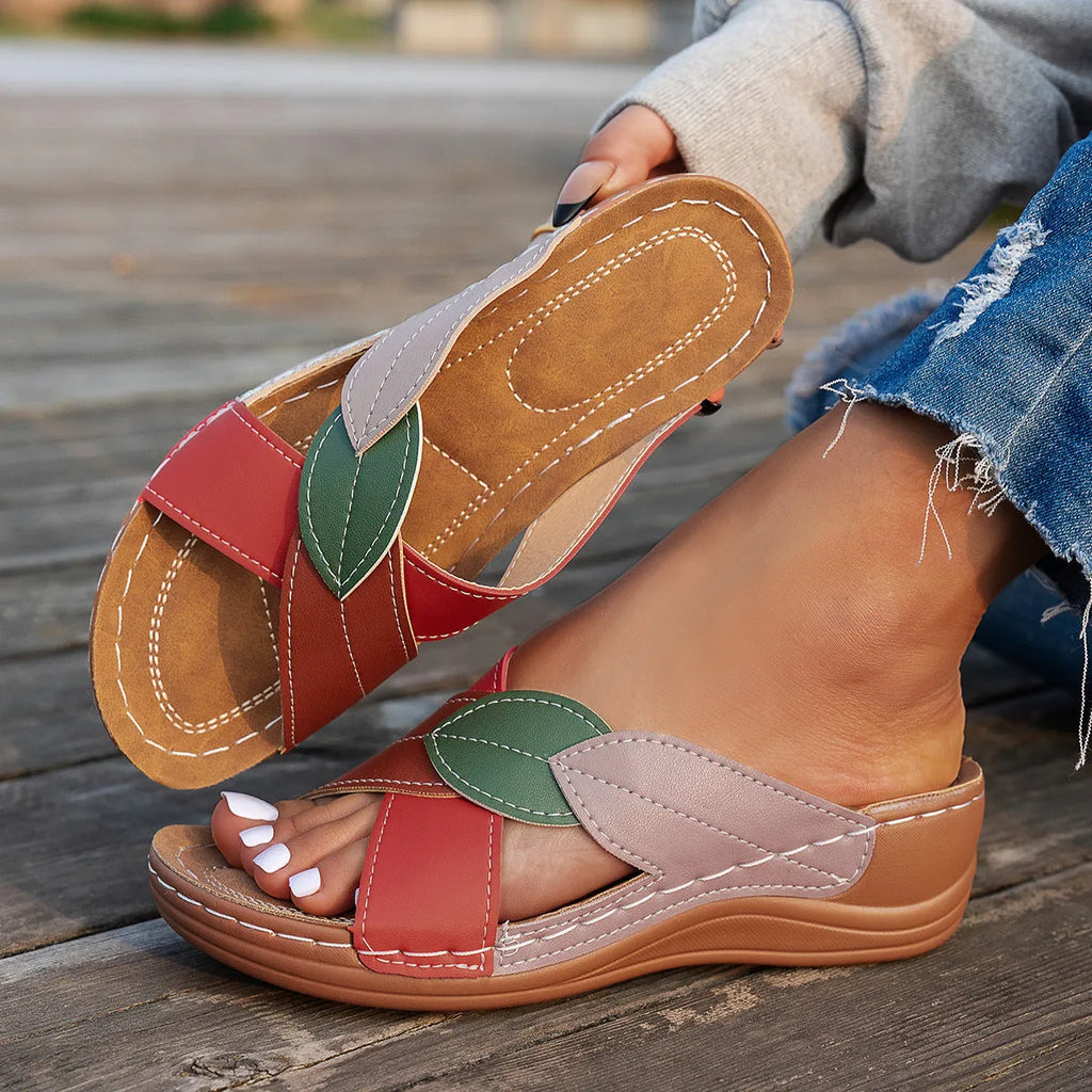 Women's black thick-soled slippers with cross-strap and peep-toe fish-mouth design