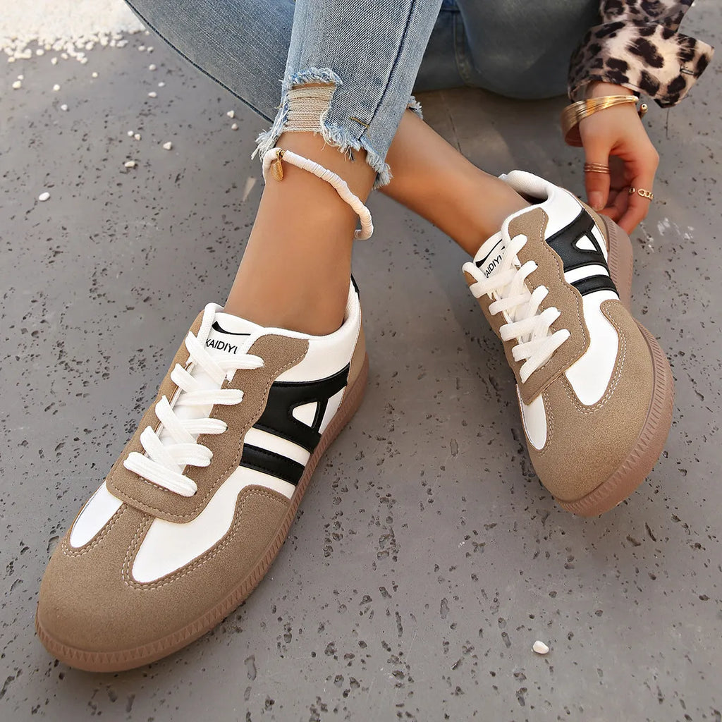 Women's retro lace-up jogging shoes in black with colour matching details and platform sole