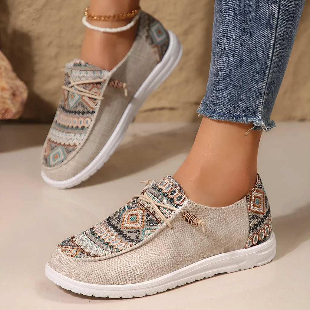 Women's flat round toe low-top shoes in artificial PU upper with rubber sole