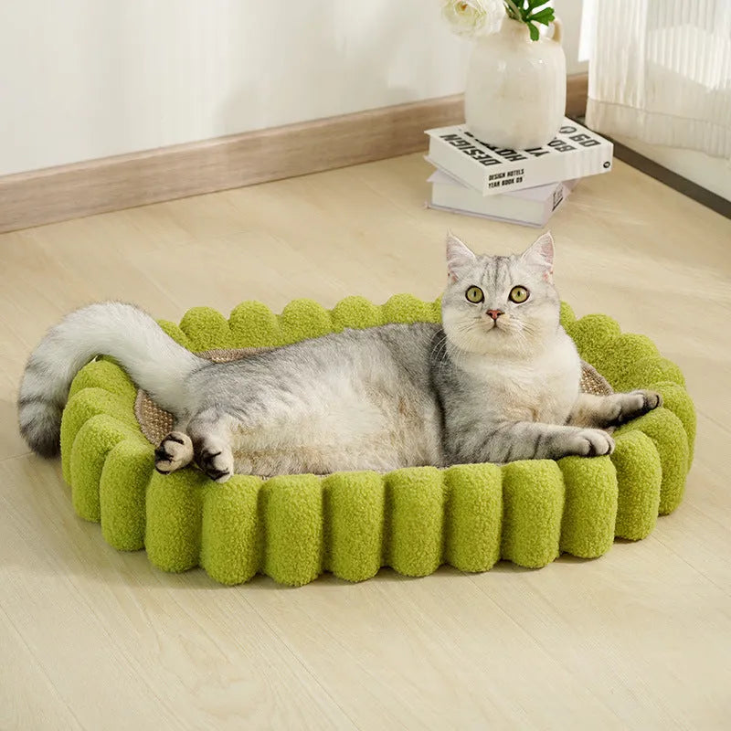 Green oval-shaped cat scratching pad with sisal fabric, serving as a lounge bed for cats.