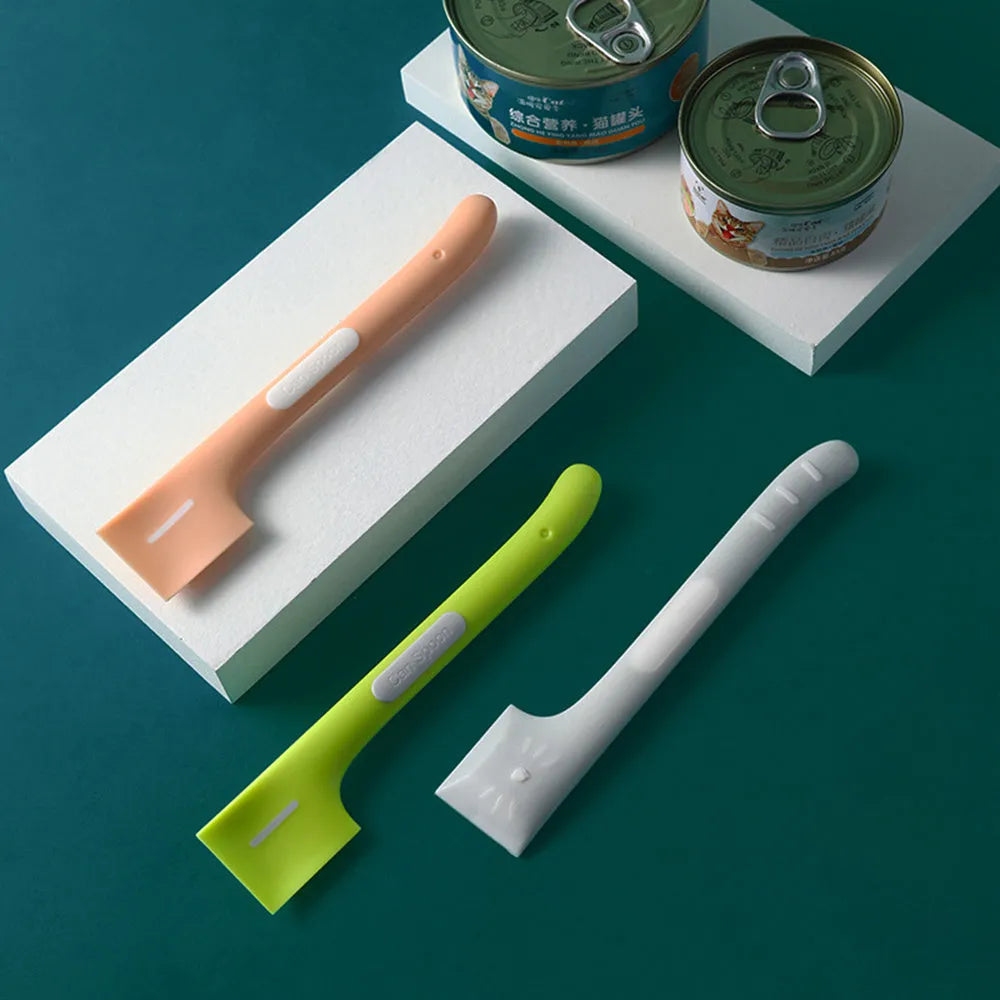 Long-handle pet feeding spoon with right-angle edge for scraping canned food jar walls