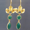 Gold-coloured copper retro earrings with French leaves tassel and water drop zircon design in drop shape