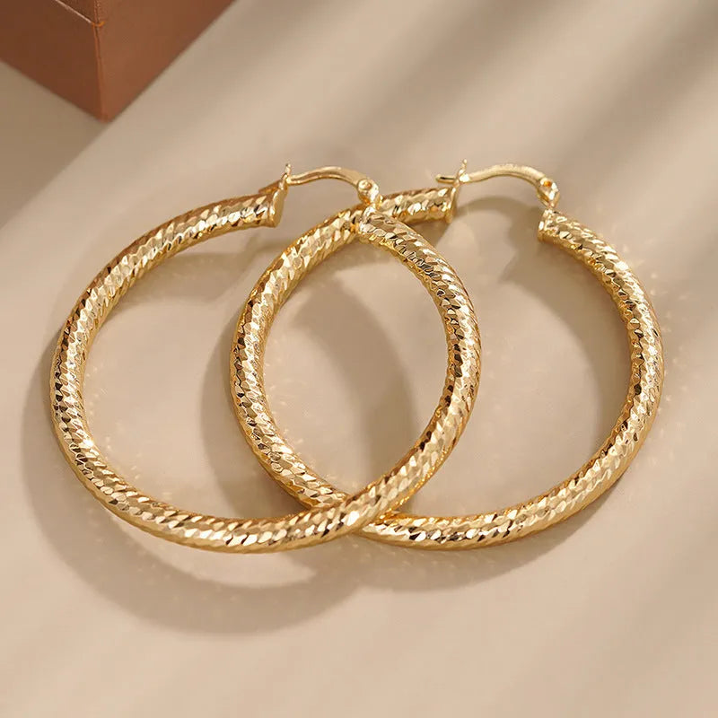 Geometric ring and line design drop-shaped clip-on earrings for women in copper with electroplated finish.