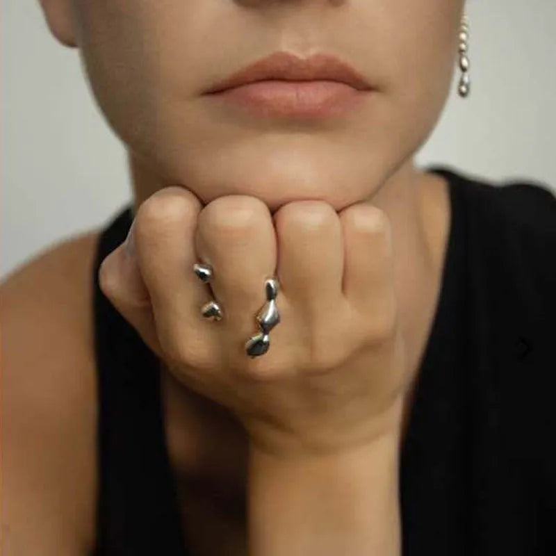 Brass opening ring with spherical elements in gold or silver colour for women's jewellery