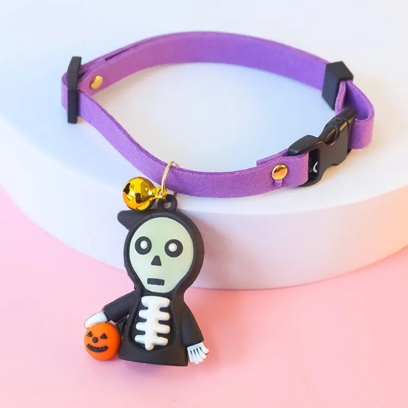 Halloween pet collar decoration in polyester showing cartoon patterns of Pumpkin Man, luminous brat, and luminous skull with four size options.