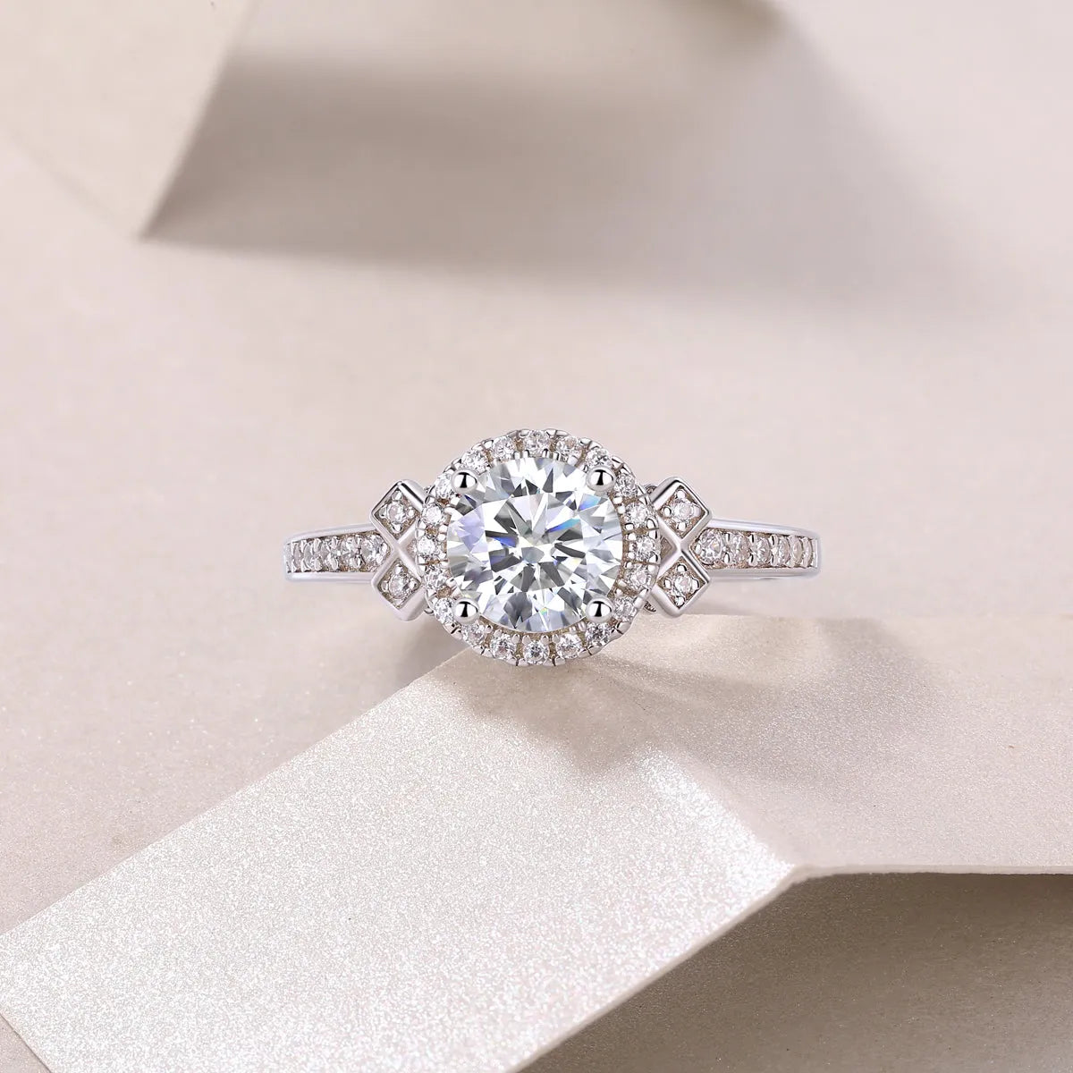 Lighthouse 1-carat moissanite wedding ring set with S925 silver platinum-plated band on display in gift box