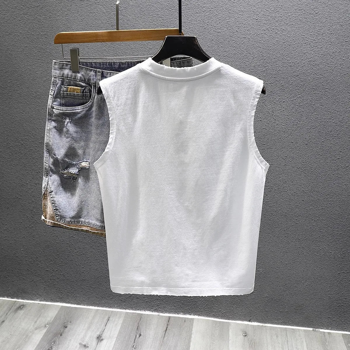 Black and white cotton sleeveless t-shirt with loose fit and straight hem design