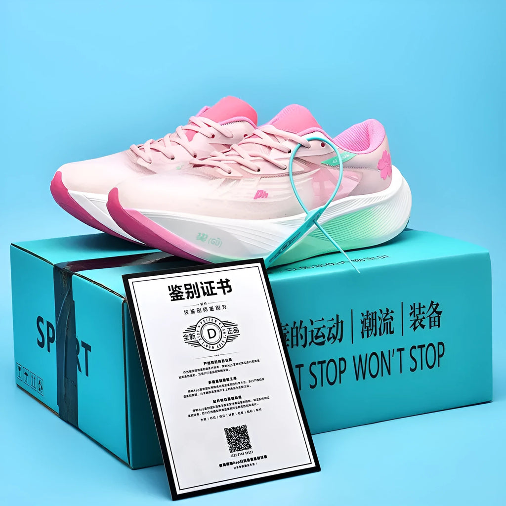 Low top running shoes with carbon plate, natural rubber sole, and PU mesh upper in multiple colour options.