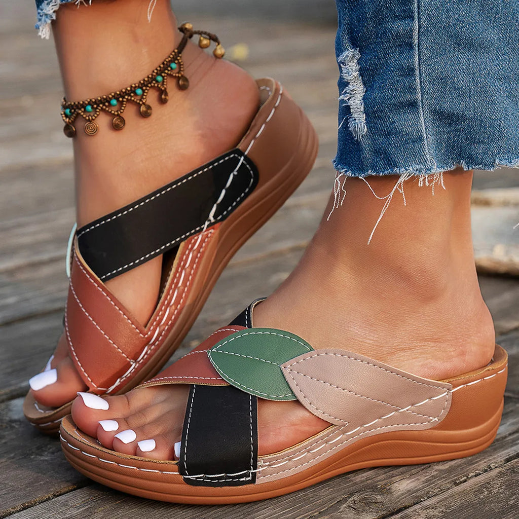 Women's black thick-soled slippers with cross-strap and peep-toe fish-mouth design