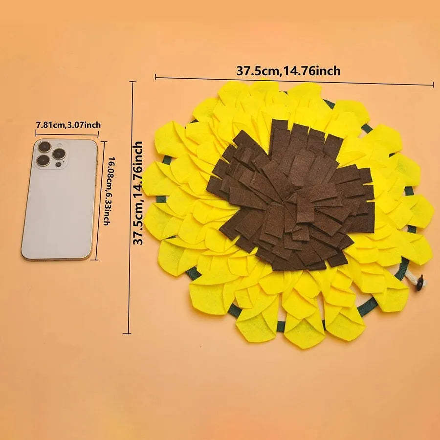 Yellow sunflower-shaped dog snuffle mat measuring 37.5x37.5x4 cm with rope buckle attachment