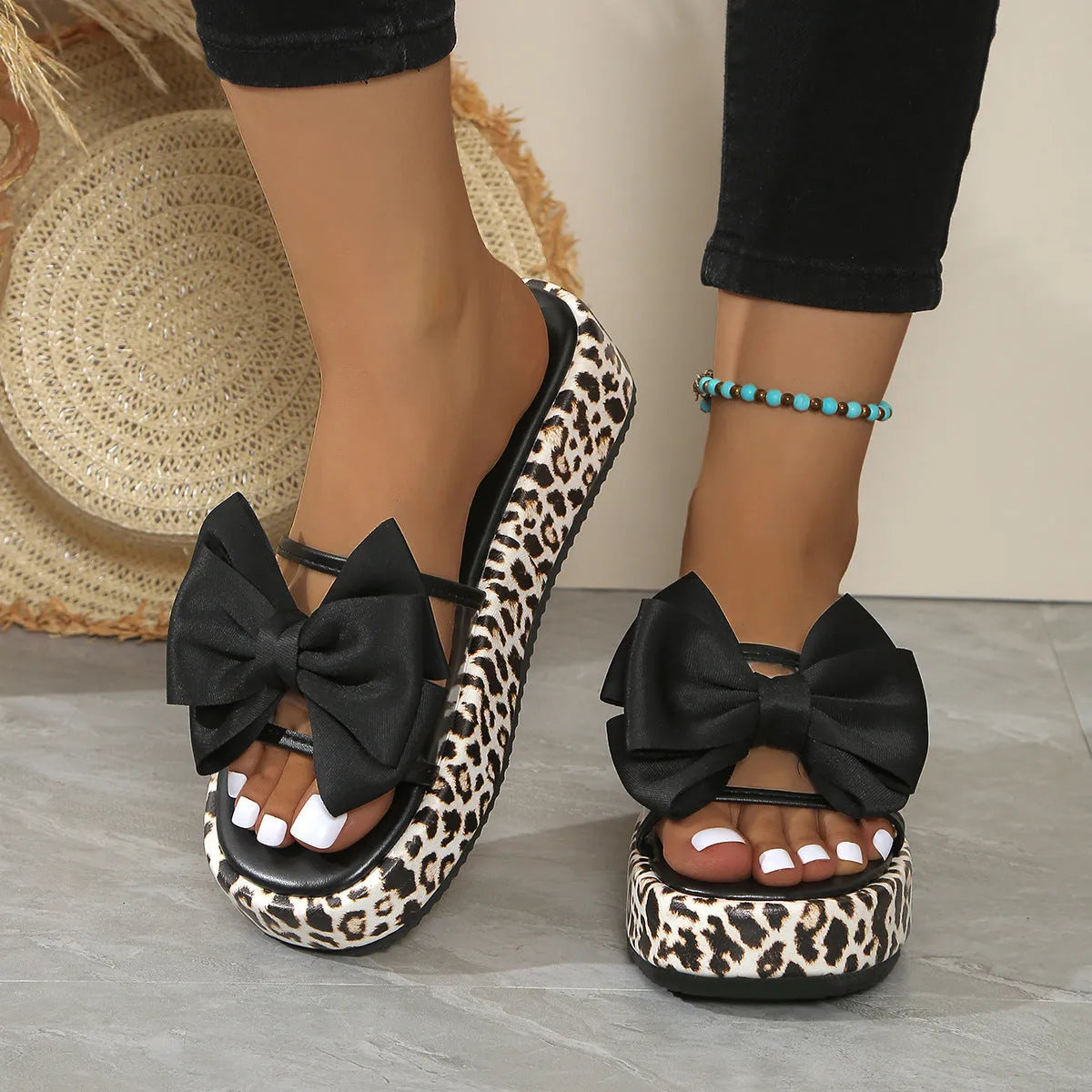 Leopard print thick bottom beach slippers for women in retro style with round head design