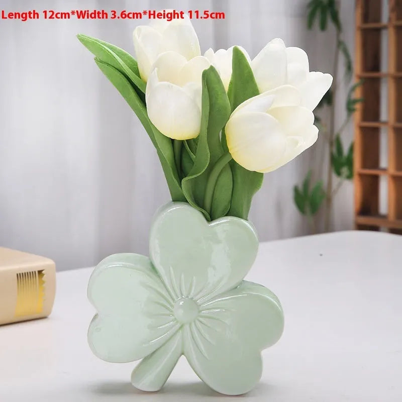 Clover-shaped white porcelain ceramic vase in European style with choice of four colours