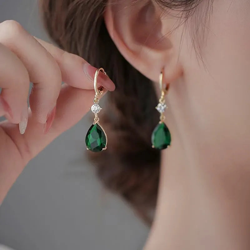 A pair of emerald green geometric teardrop earrings made from lightweight alloy.