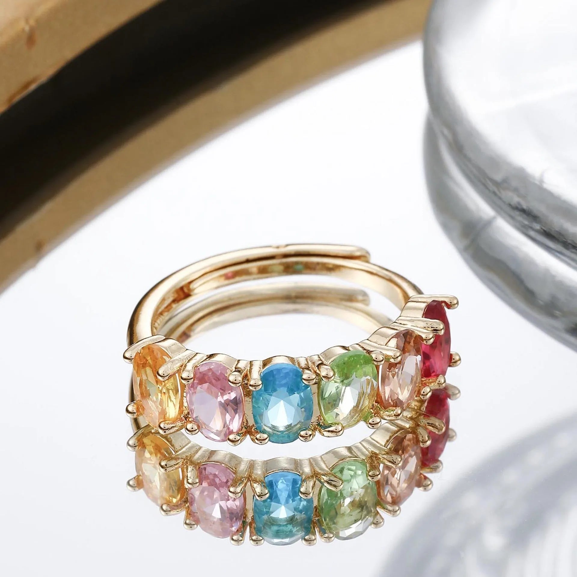 Adjustable gold-coloured zircon ring for women with retro styling
