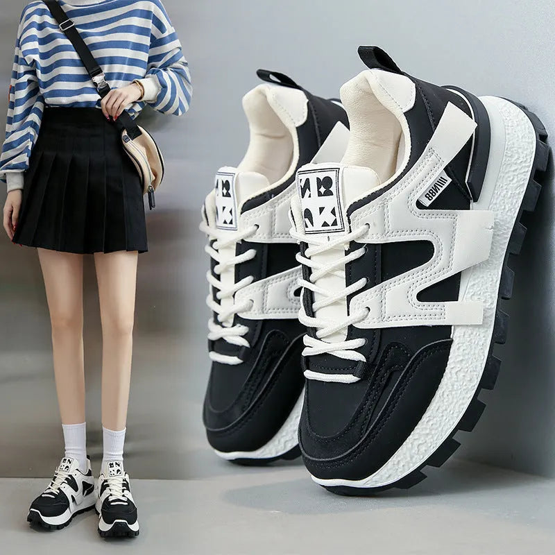 Low-top casual sneaker with artificial PU upper and rubber sole in black or white colour