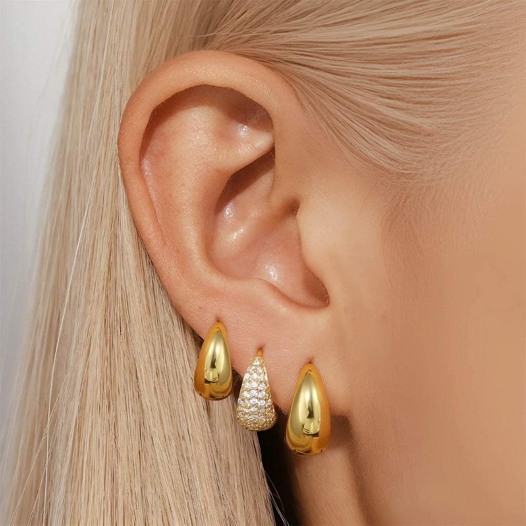 Brass diamond geometric earclip earrings with round elements and golden electroplated finish