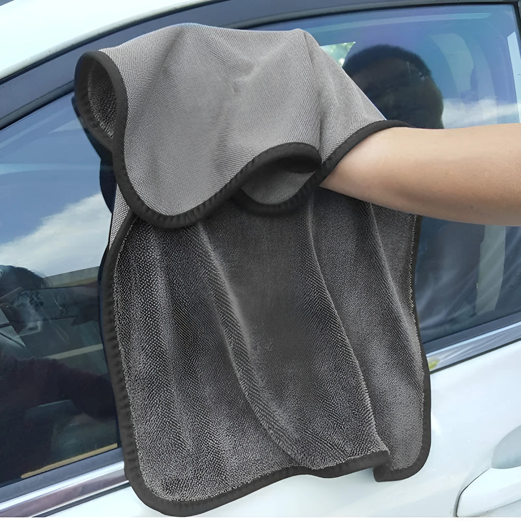 Grey microfiber car drying towel measuring 40 by 40 centimetres