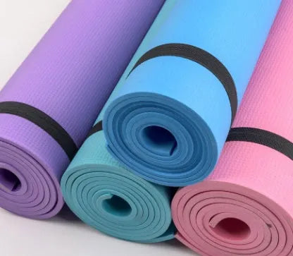 EVA yoga mat in blue showing thickness options of 4mm and 6mm for fitness exercises