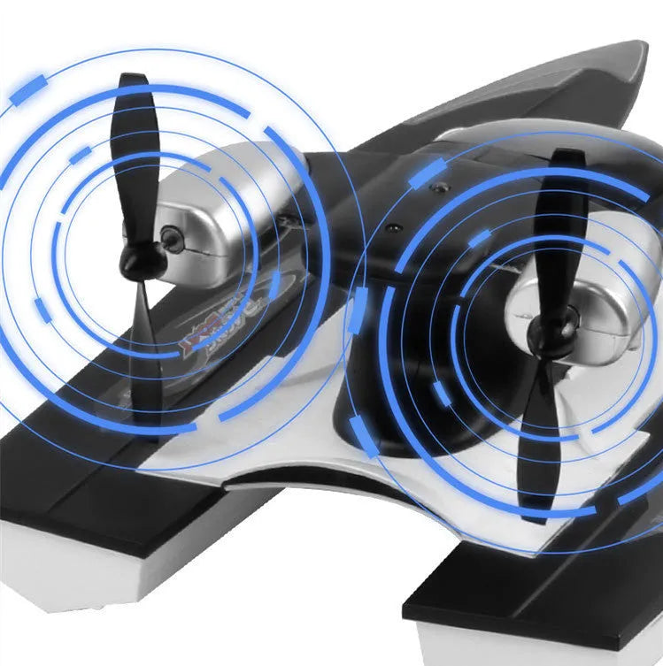 Black plastic remote control high speed 2.4G electric toy boat with handle remote on water