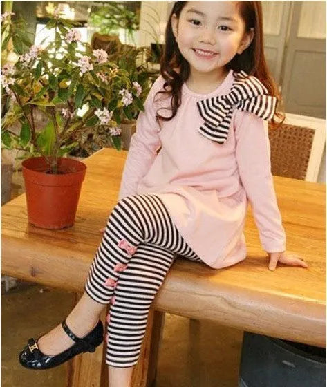 Pink cotton girls' clothing set showing matching top and bottom, for sizes 110cm to 140cm.