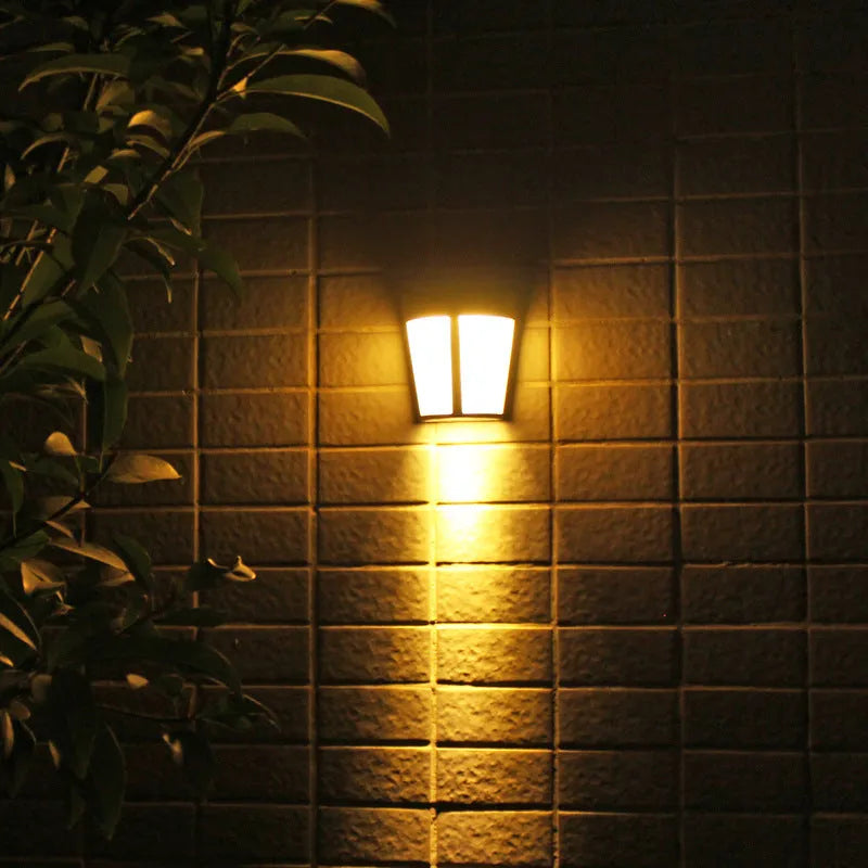 Solar wall lamp with 6 LED lights for outdoor garden lighting with IP65 waterproof rating