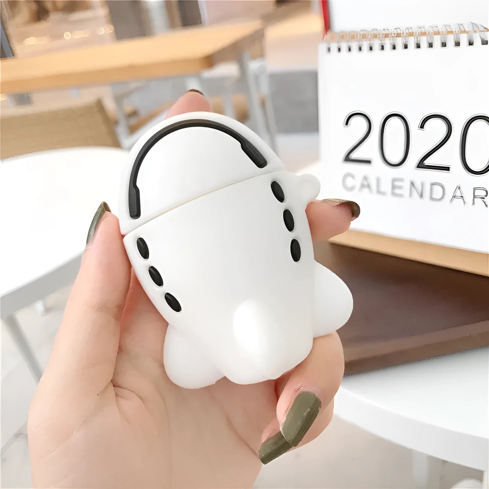 Cartoon airplane headset design silicone flip case for Apple AirPods 1st and 2nd generation with carry hook