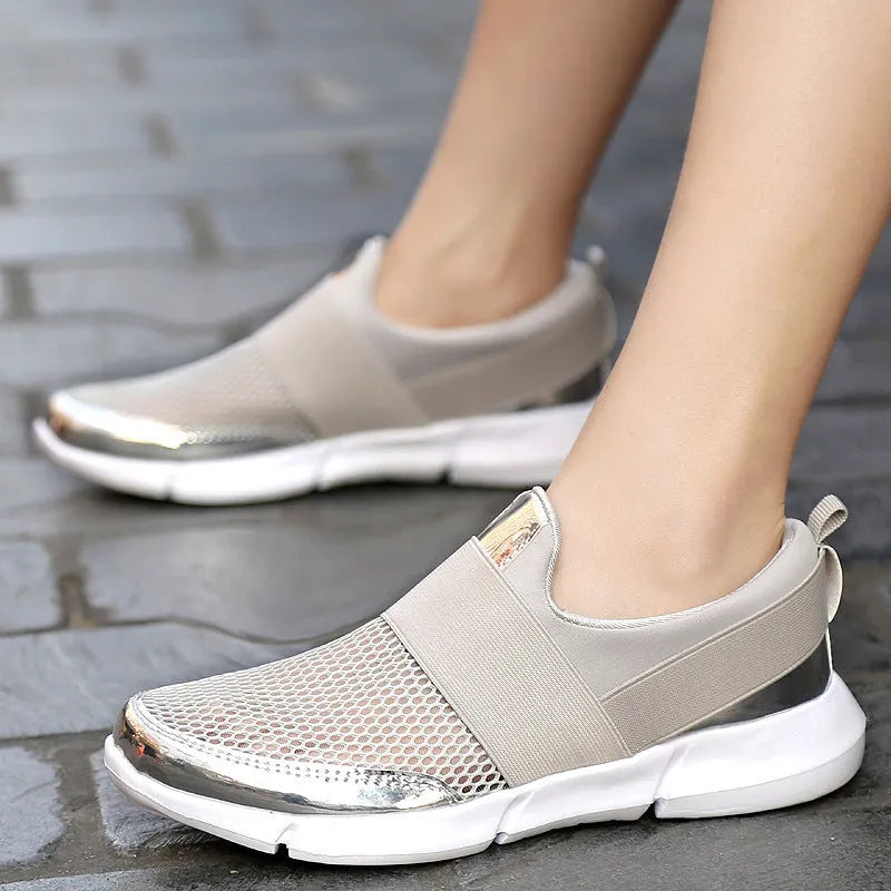 Women's low-top casual sneakers in blue with mesh detail and a PU midsole.