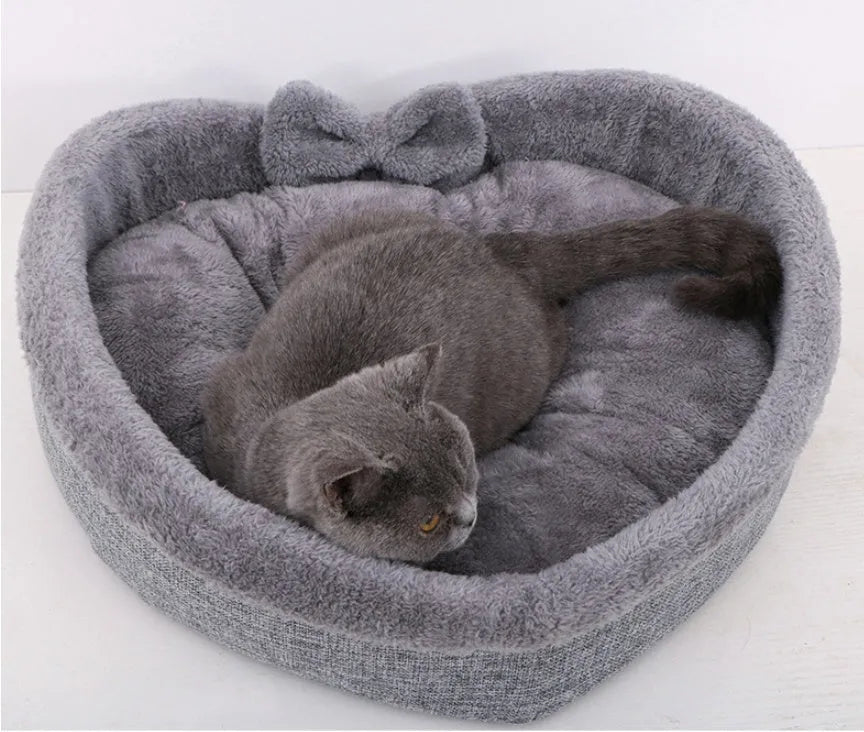 Heart-shaped soft cloth pet bed in grey and pink sizes M L XL for cats and dogs