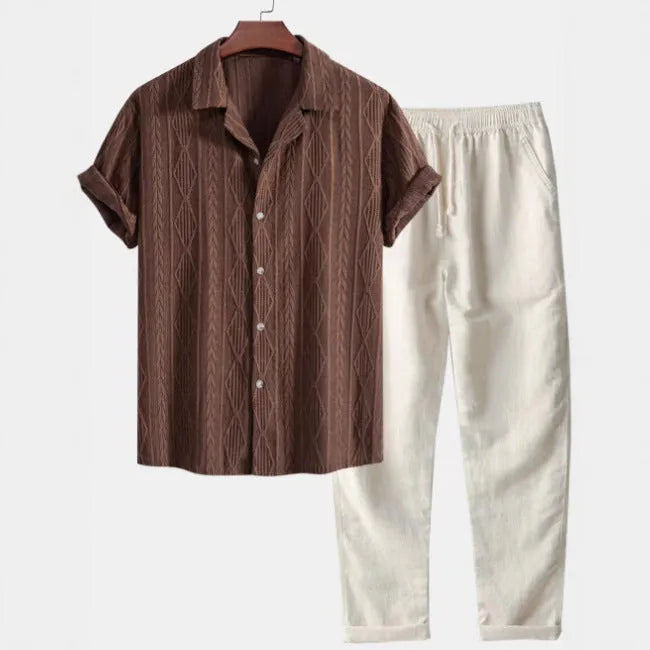 Casual two-piece suit with digital camouflage pattern, short sleeve shirt and trousers in slim fit