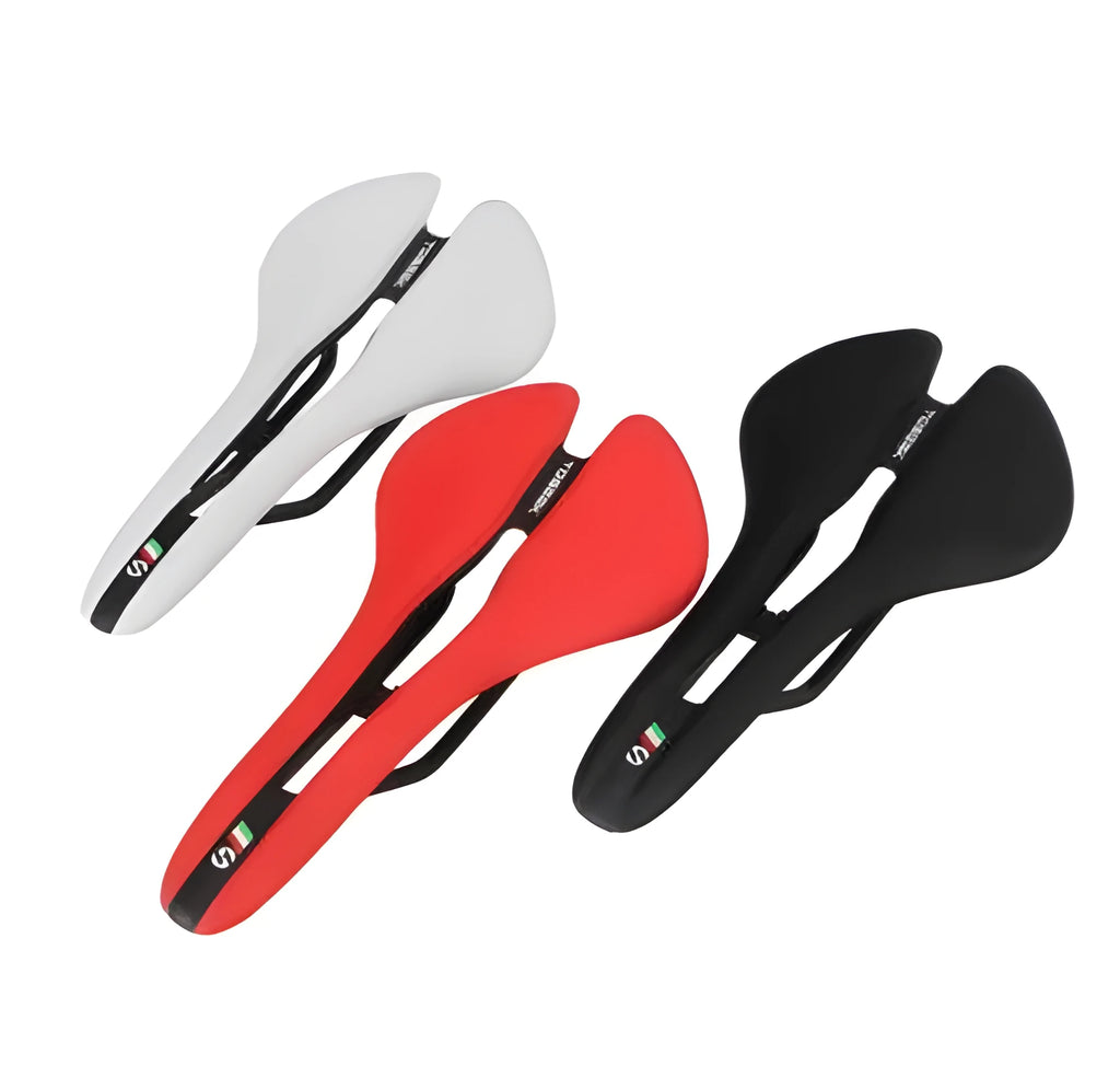 143mm wide plastic bicycle saddle in black, side view with chrome molybdenum steel bottom shell