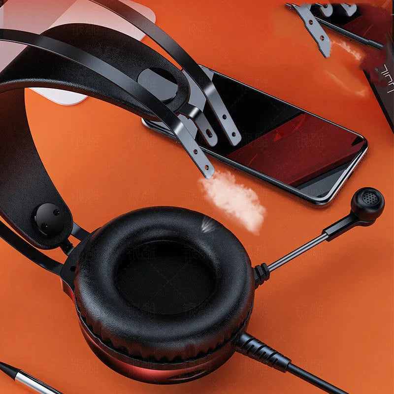 Wired over-ear computer gaming headset with microphone in black or white colour