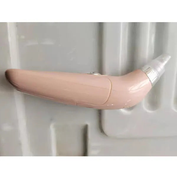 Blackhead Electric Pore Export Blackhead Cleaner in white with ultrasonic vibration function