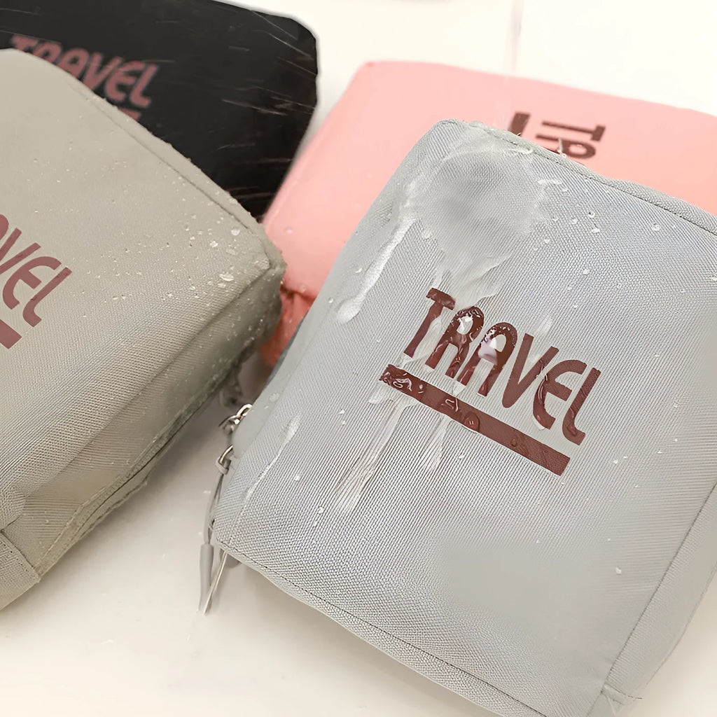 Cube-shaped travel storage bag in 300D Oxford cloth with seal closure