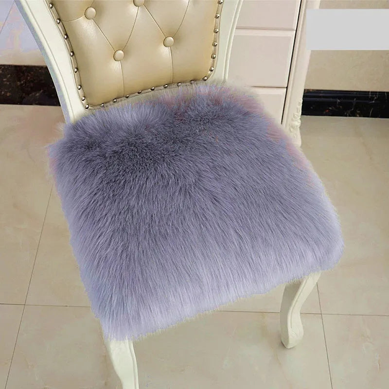Plush office chair butt pad 30x30cm polyester fibre filling in white on a desk chair