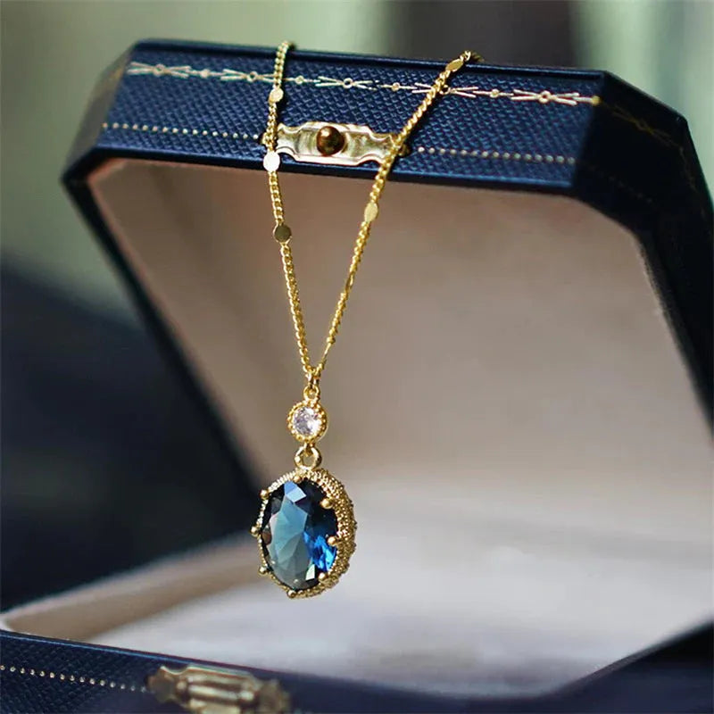 Geometric gold electroplated copper necklace with French retro jewellery design