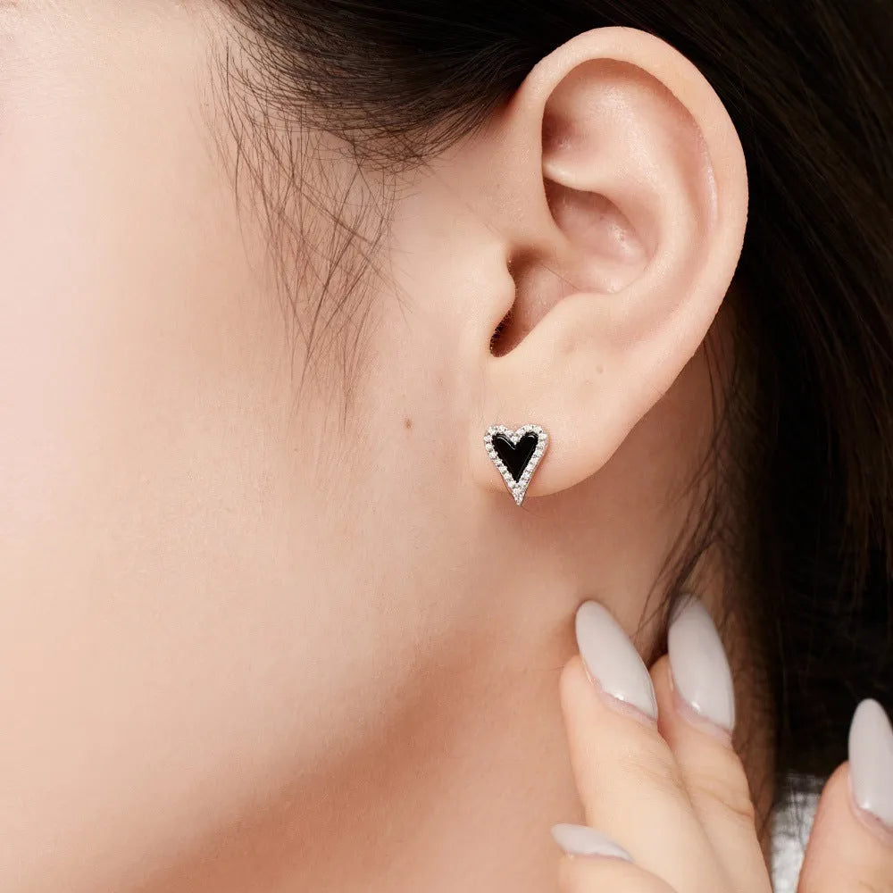 925 silver black agate heart-shaped stud earrings cold wind style on white background