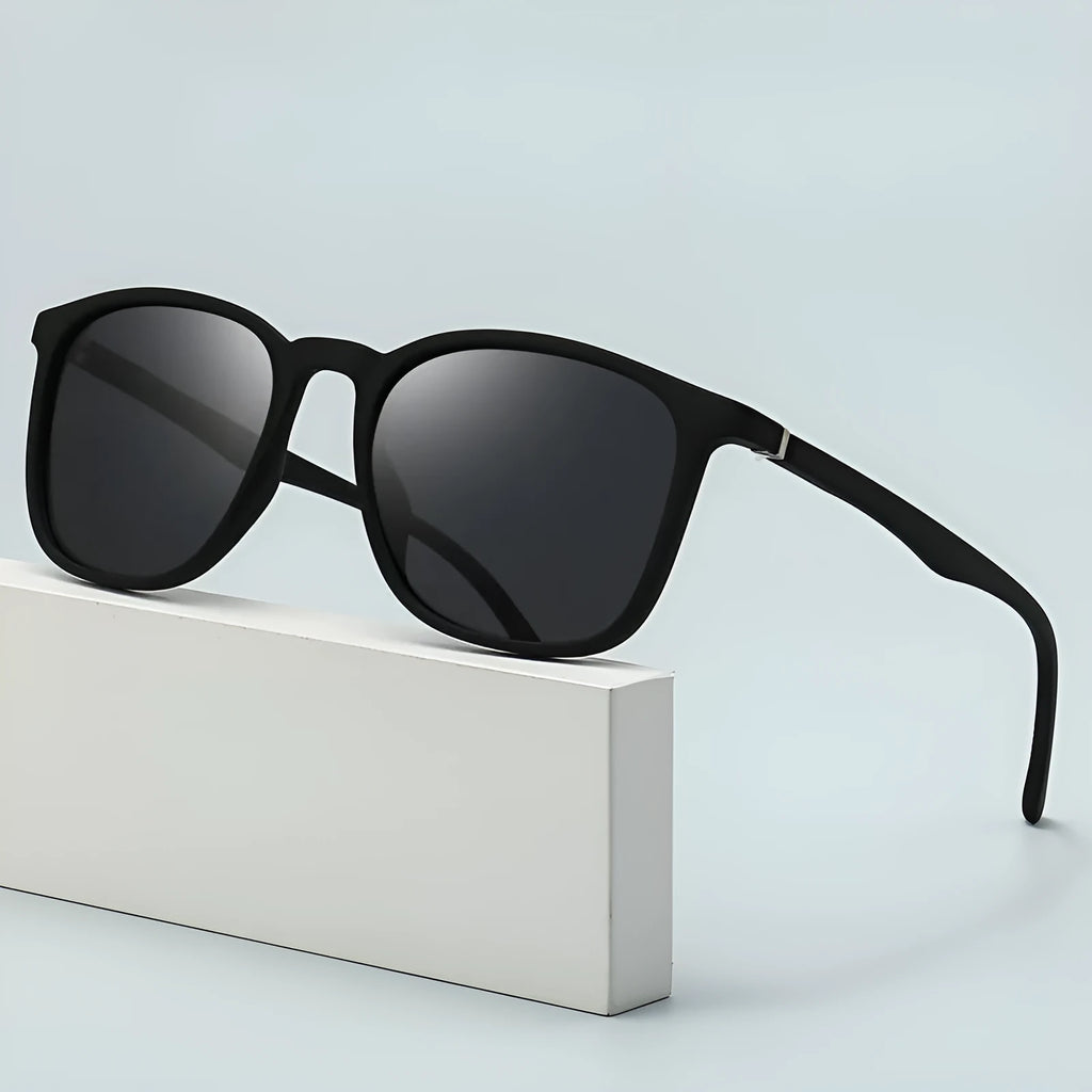 Men's polarized sunglasses with UV400 lenses and elastic paint surface on spectacle foot