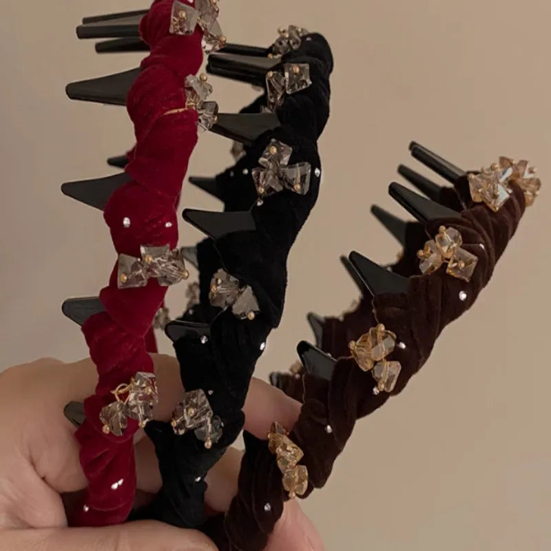 Black velvet hairband with crystal wave pressing and hand-beaded details on a high-head, non-slip design.