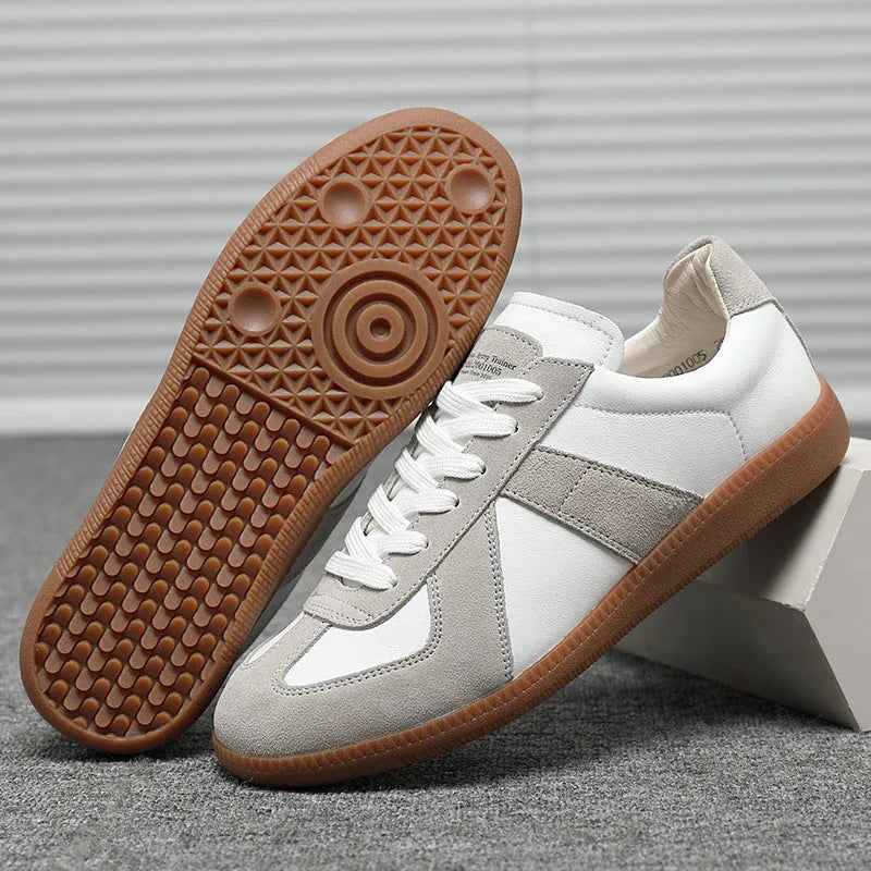 White retro unisex sneakers with round toe and lace-up front