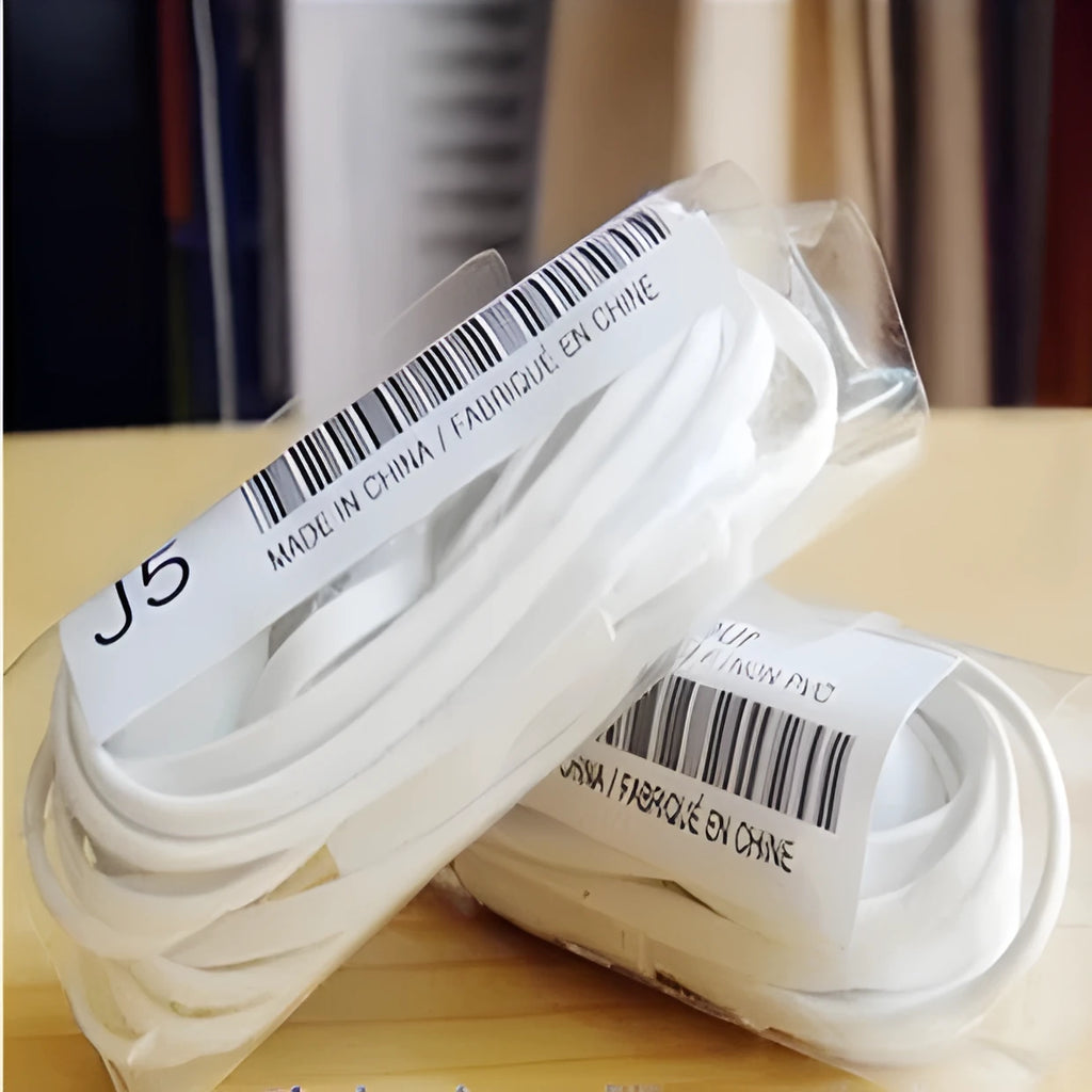 S4 wired in-ear headset with microphone, 2.5-metre TPE cable, and 3.5mm plug