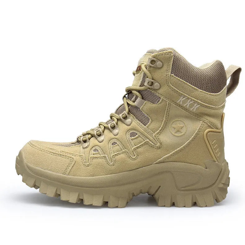 Men's black US Army Delta tactical boots with leather upper and rugged rubber sole.