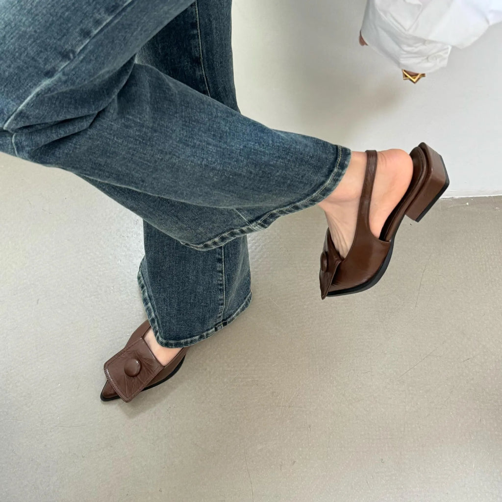Women's low-cut sandals with pointed toe and back strap in four colour options