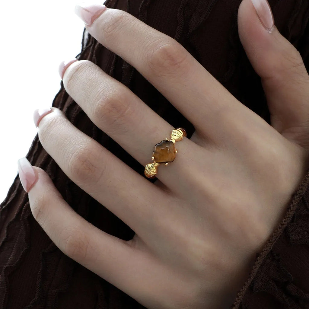 Adjustable silver ring with shell and tiger eye stone in white gold plating