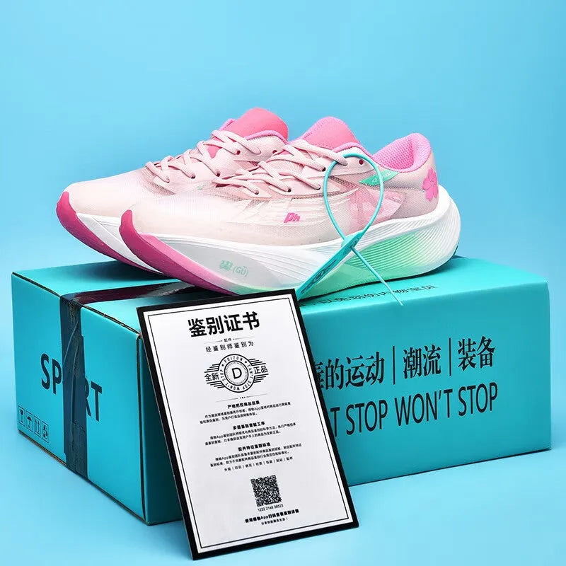 Low top running shoes with carbon plate, natural rubber sole, and PU mesh upper in multiple colour options.