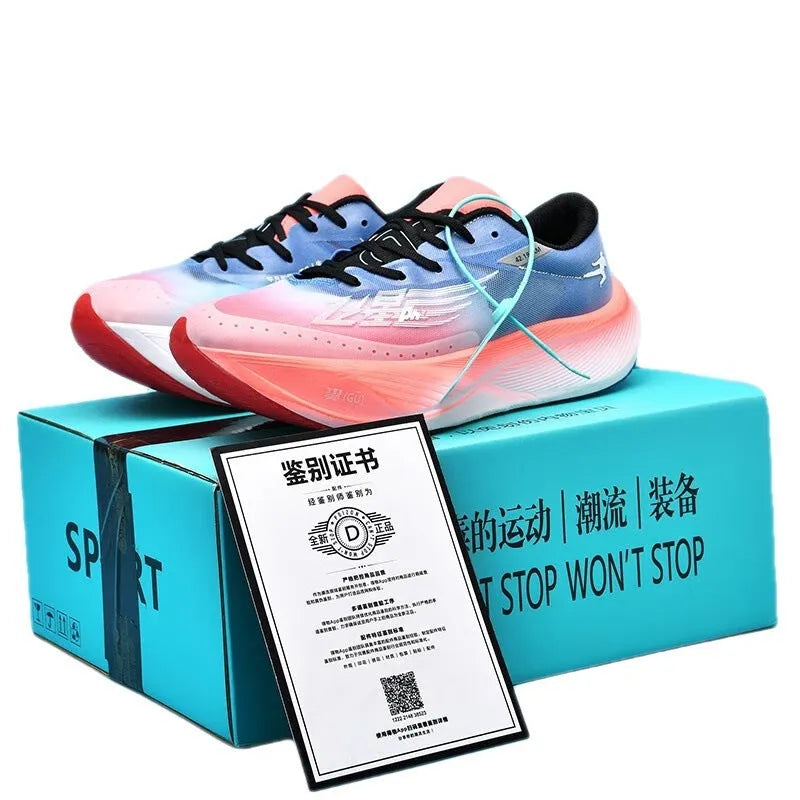 Low top running shoes with carbon plate, natural rubber sole, and PU mesh upper in multiple colour options.