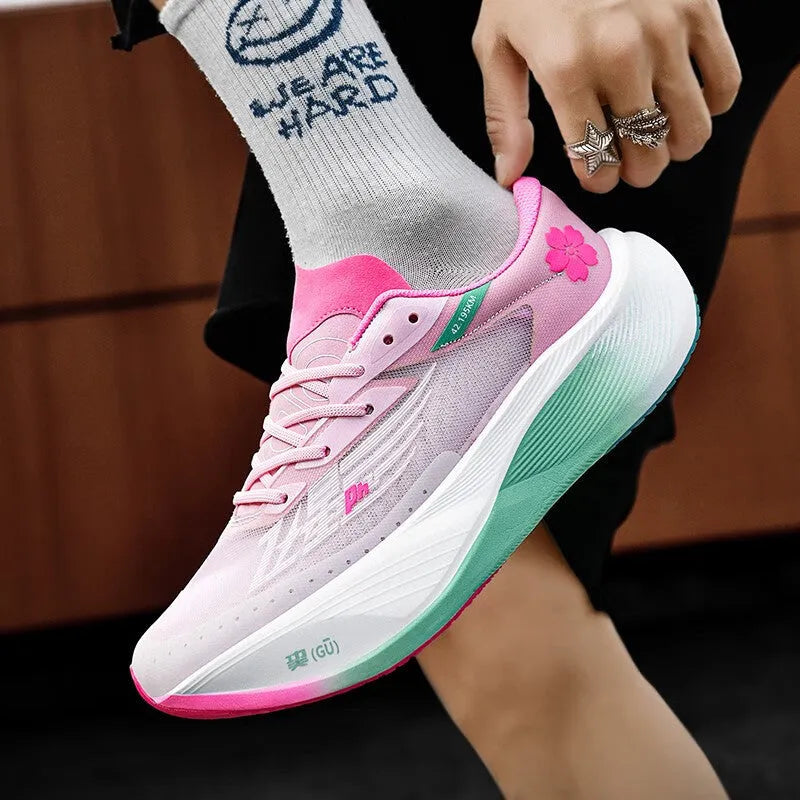 Low top running shoes with carbon plate, natural rubber sole, and PU mesh upper in multiple colour options.